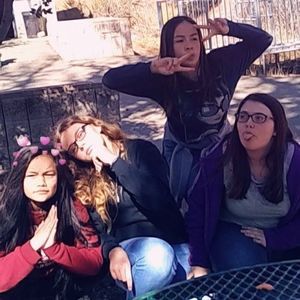 Meet your Posher, Analeya